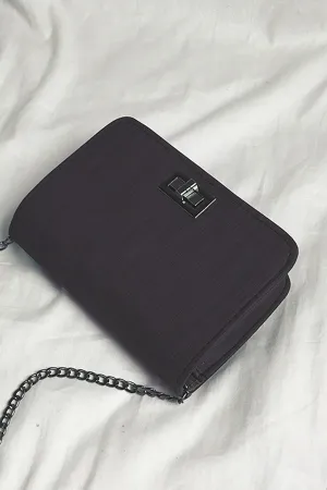 Black Textured Clip-lock Handbag - P22 - WHB0015