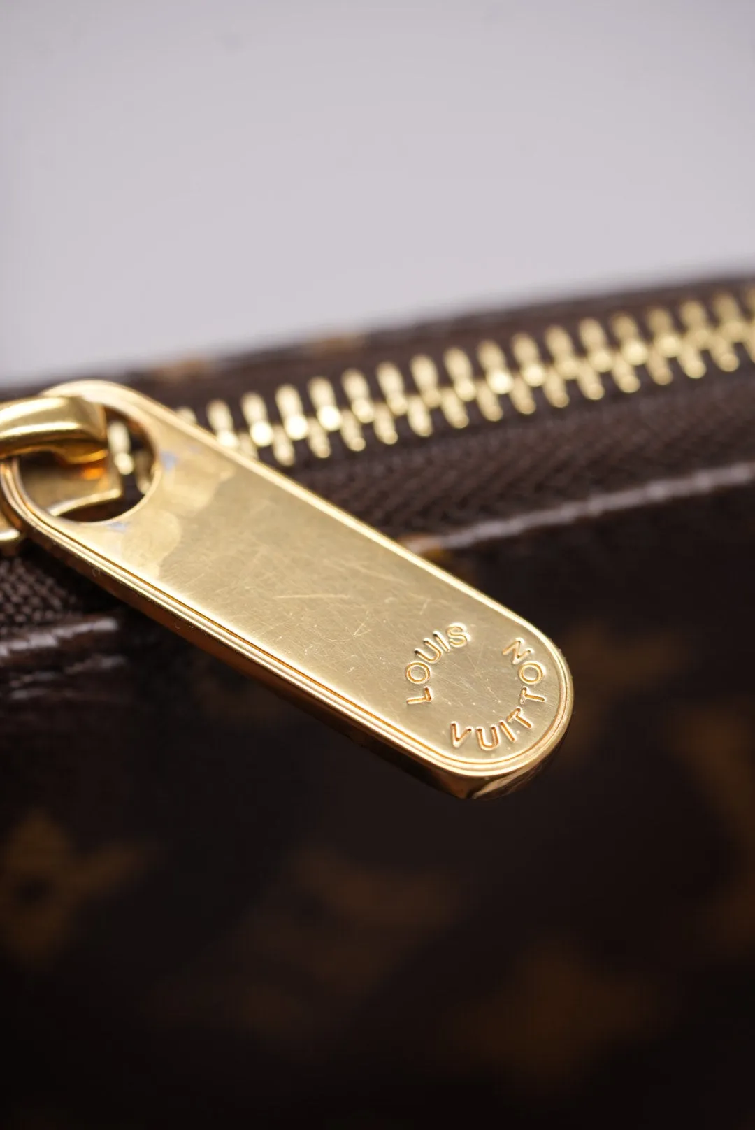 LOUIS VUITTON 2010 Tote Bag Monogram