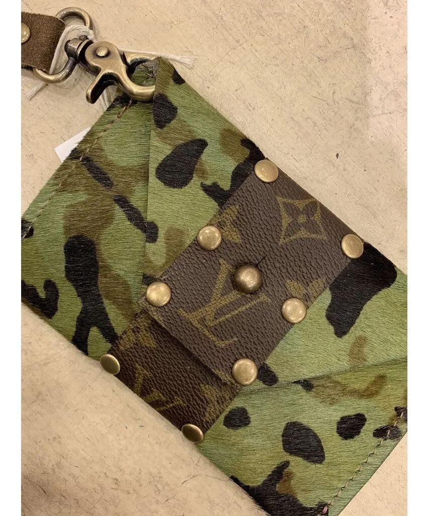 Sheila Wristlet Camo