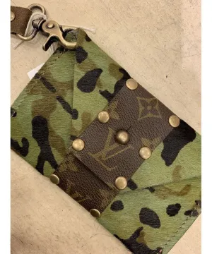 Sheila Wristlet Camo