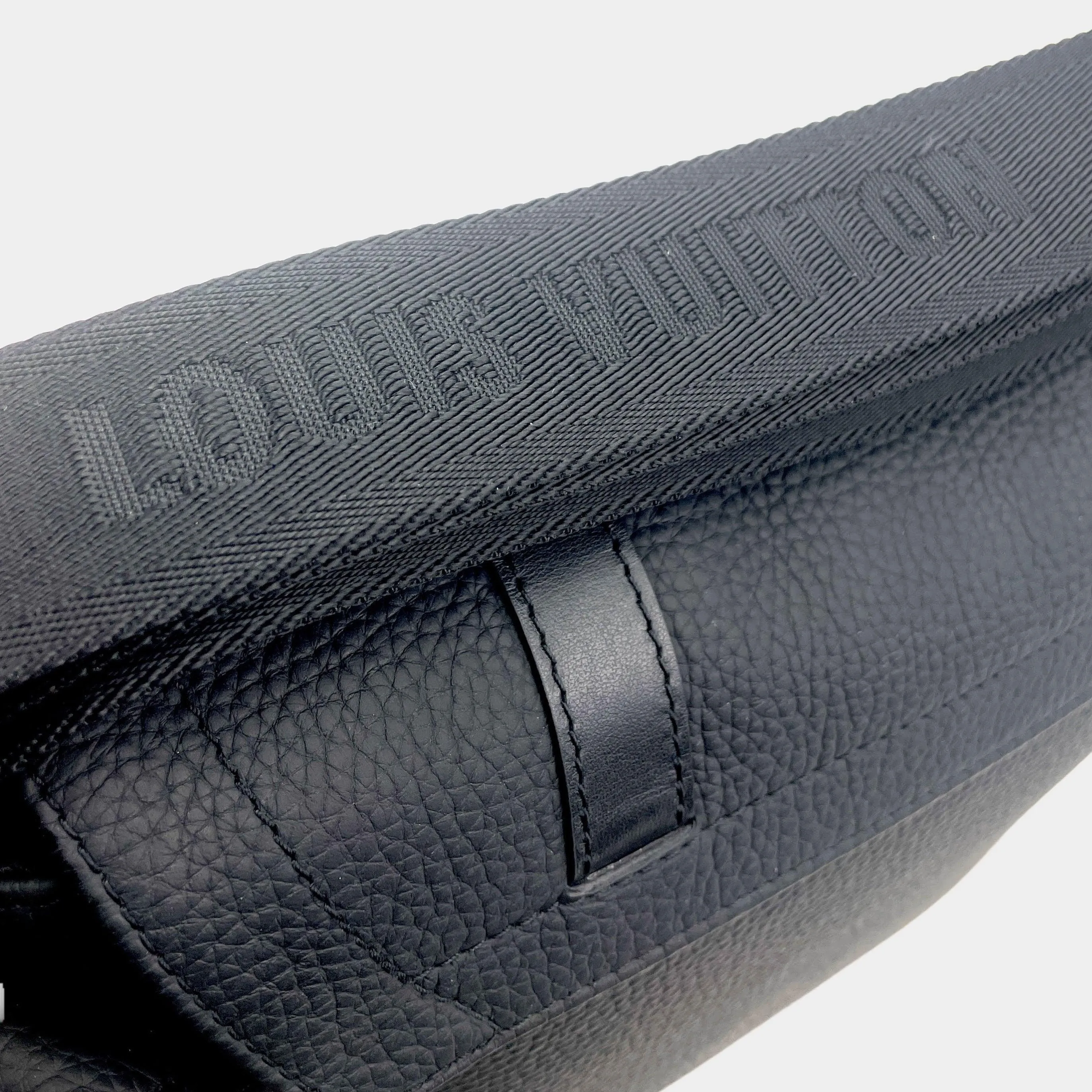 Trendy Inspired Louis Vuitton Black Taurillon Leather Christopher Messenger Bag