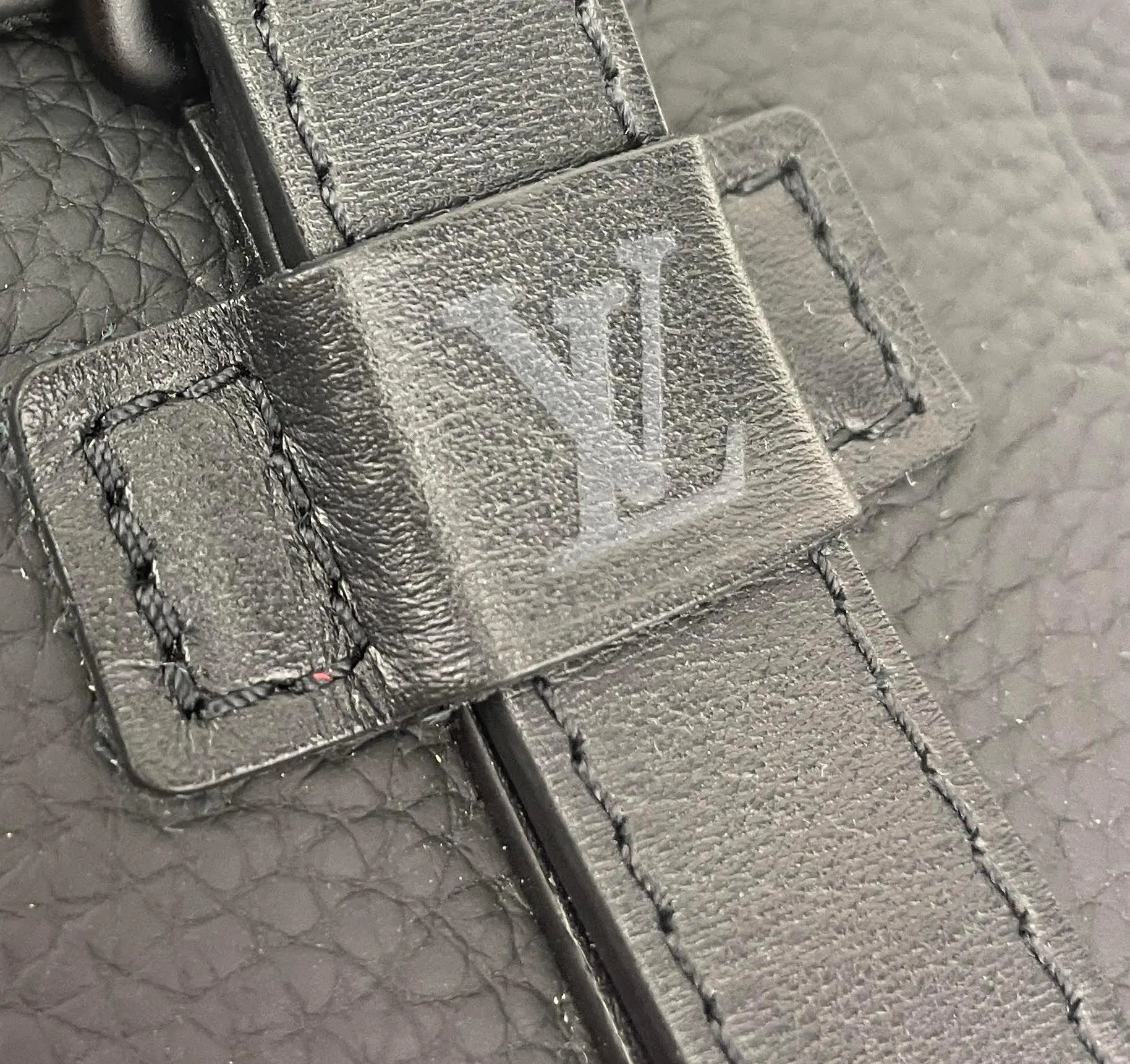 Trendy Inspired Louis Vuitton Black Taurillon Leather Christopher Messenger Bag