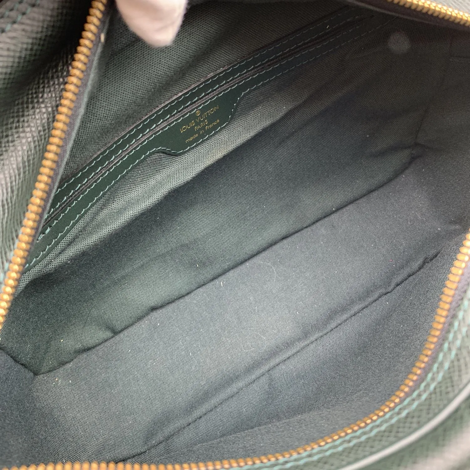 Trendy Inspired Louis Vuitton Green Taiga Leather Reporter Pm Messenger Bag