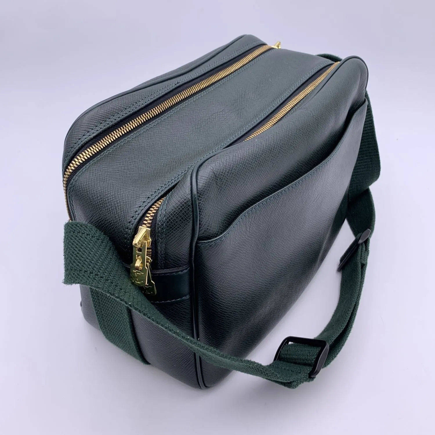 Trendy Inspired Louis Vuitton Green Taiga Leather Reporter Pm Messenger Bag